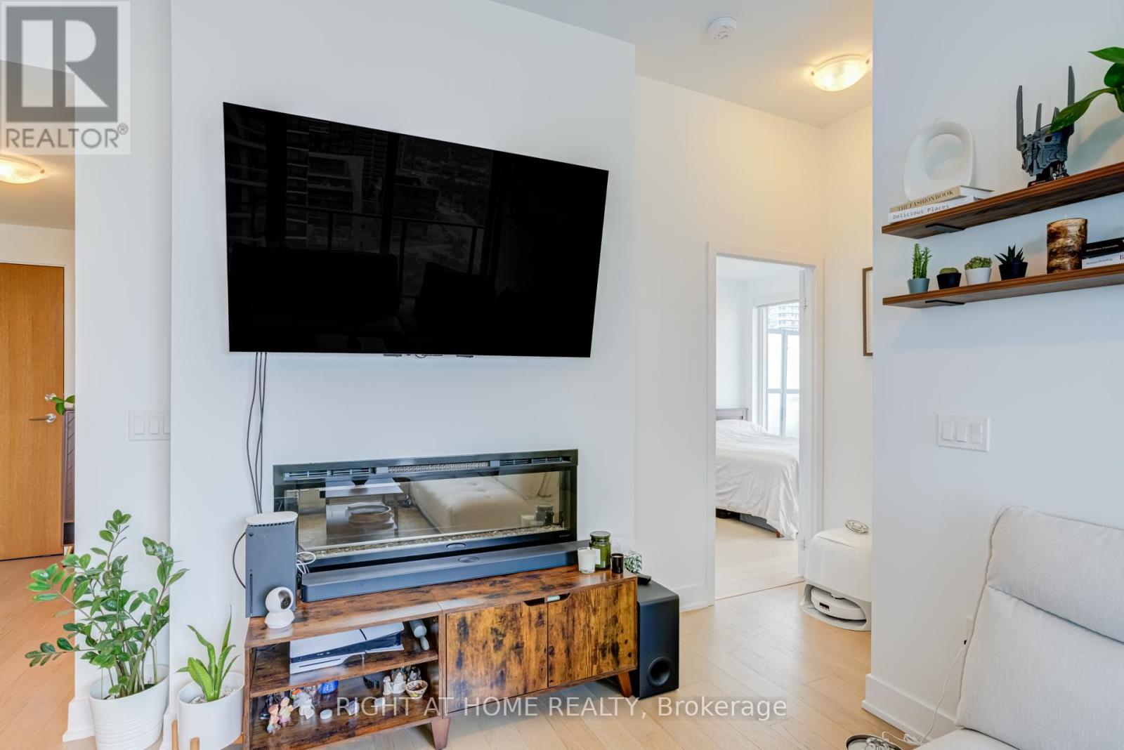 1413 - 30 Shore Breeze Drive Property Photo 22