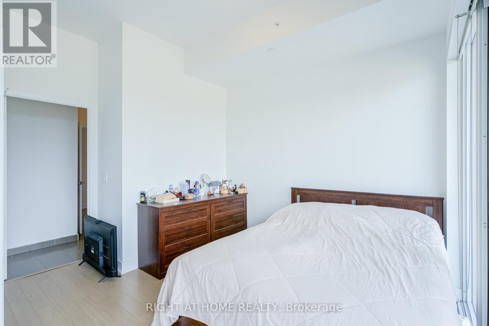1413 - 30 Shore Breeze Drive Property Photo 24