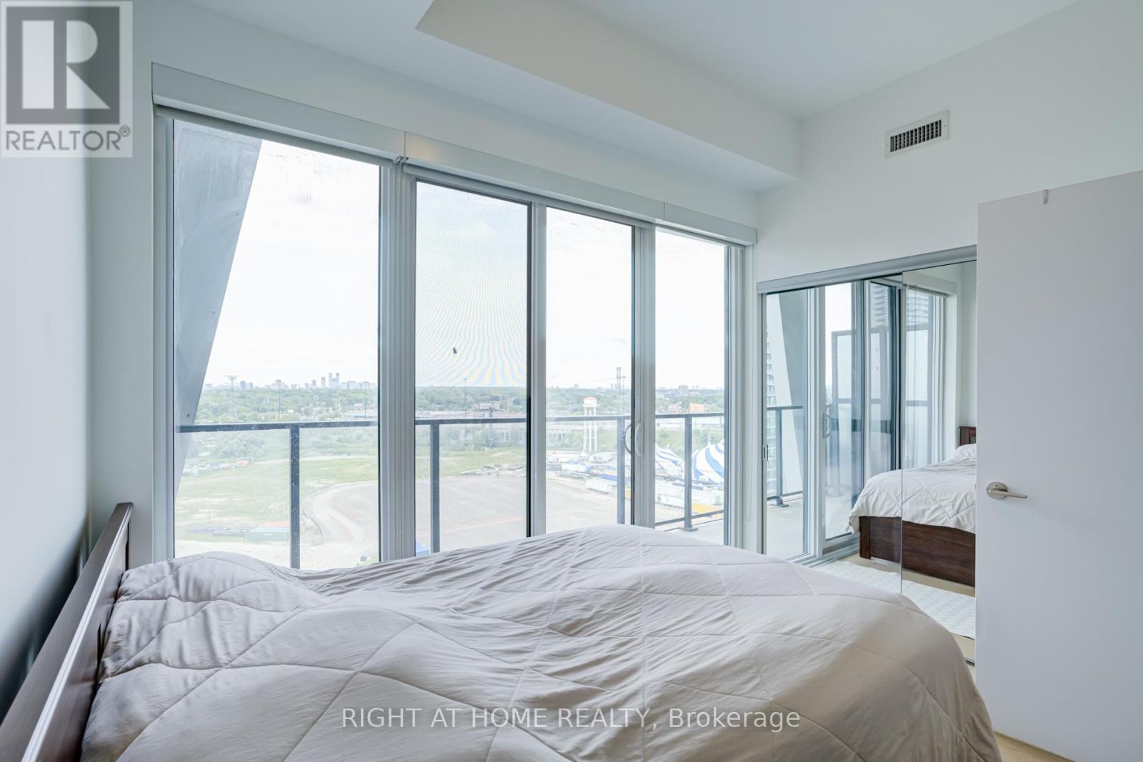 1413 - 30 Shore Breeze Drive Property Photo 26