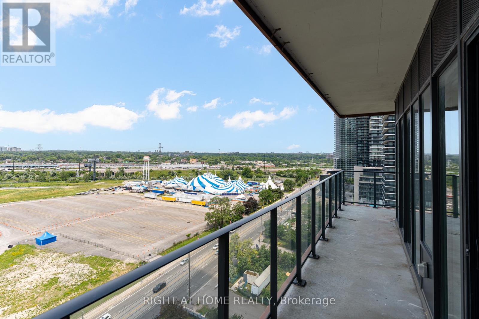 1413 - 30 Shore Breeze Drive Property Photo 33