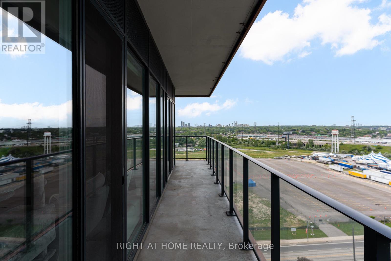 1413 - 30 Shore Breeze Drive Property Photo 37