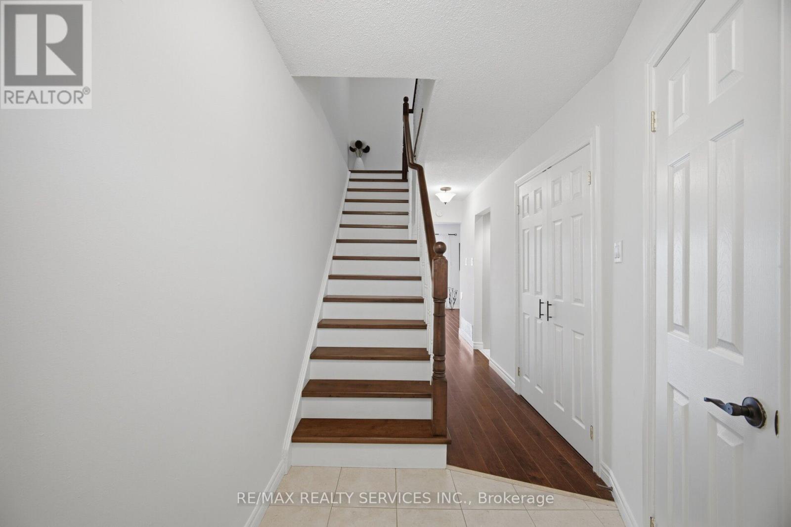 1 - 1 Tara Park Court Property Photo 4