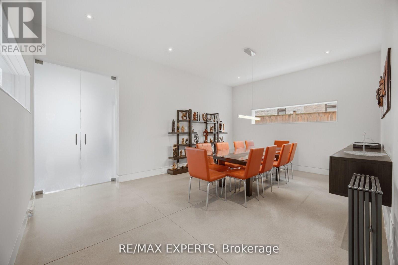 1527 Glenhill Crescent Property Photo 15