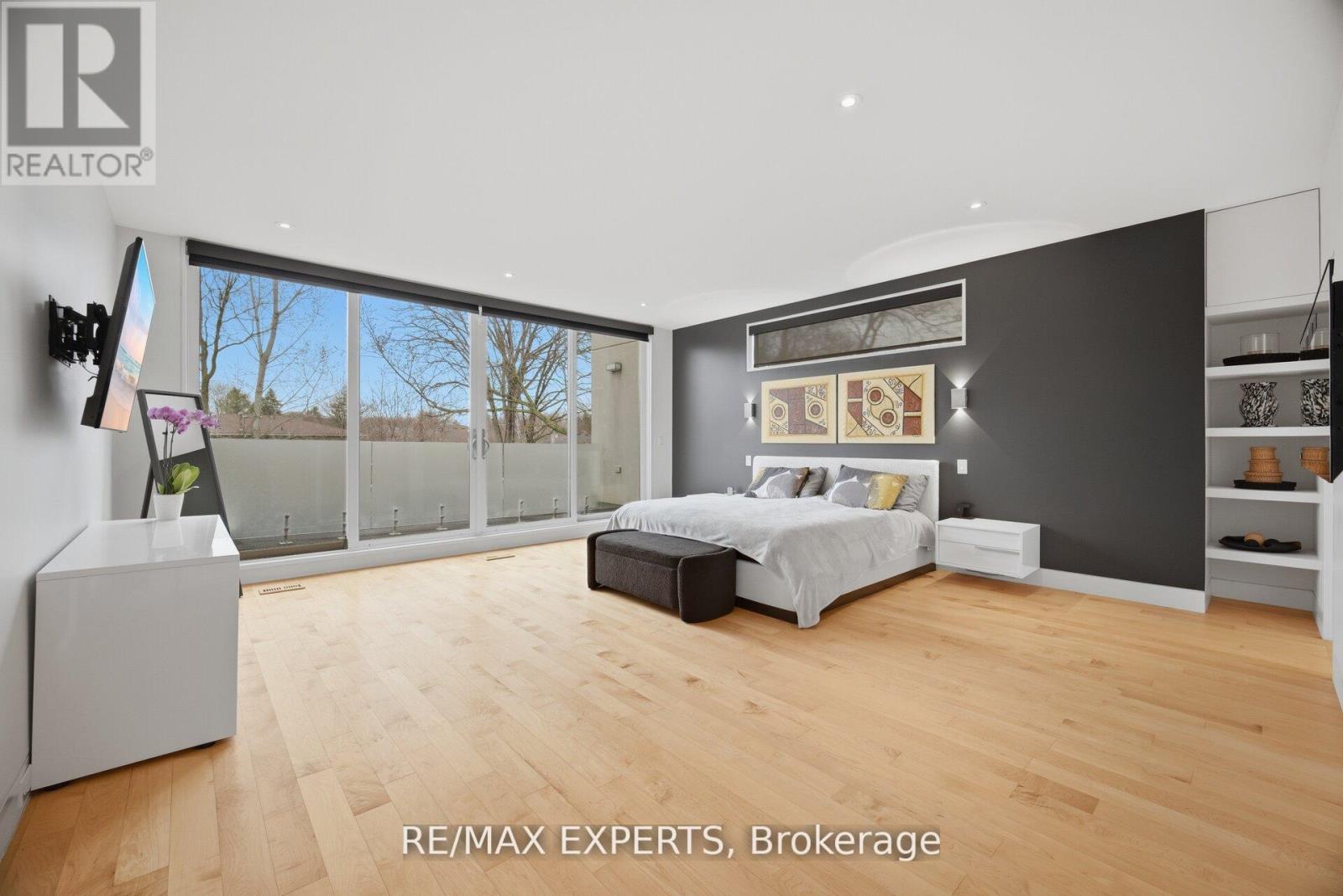 1527 Glenhill Crescent Property Photo 25