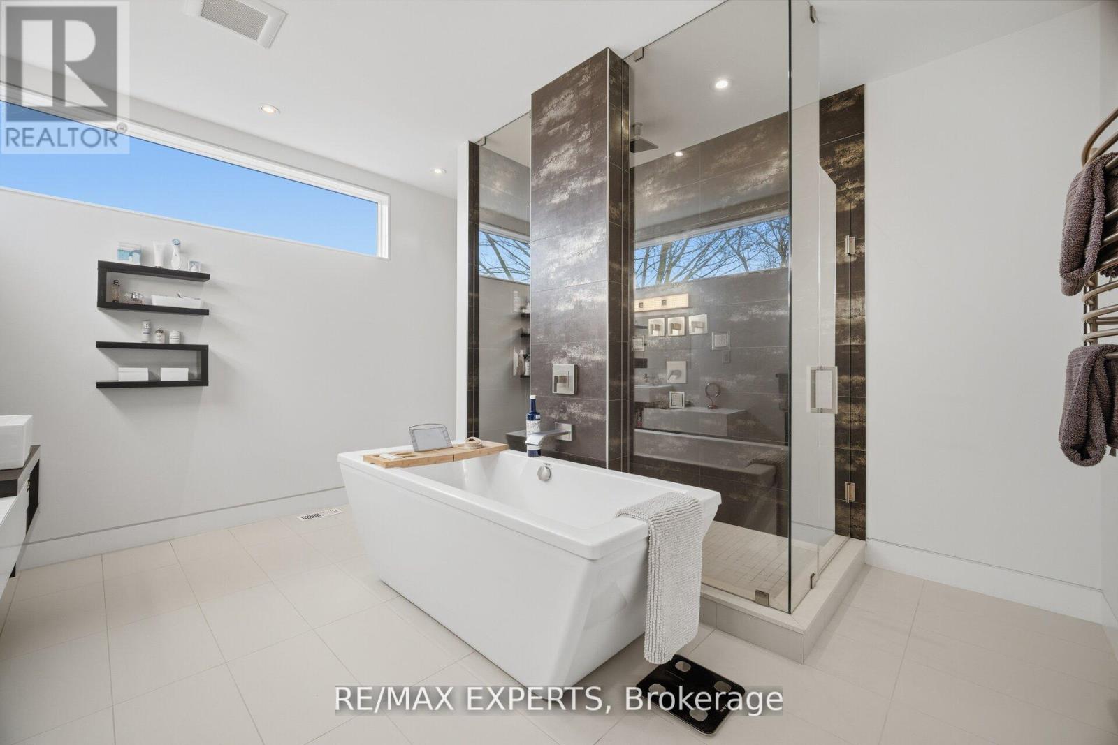 1527 Glenhill Crescent Property Photo 28