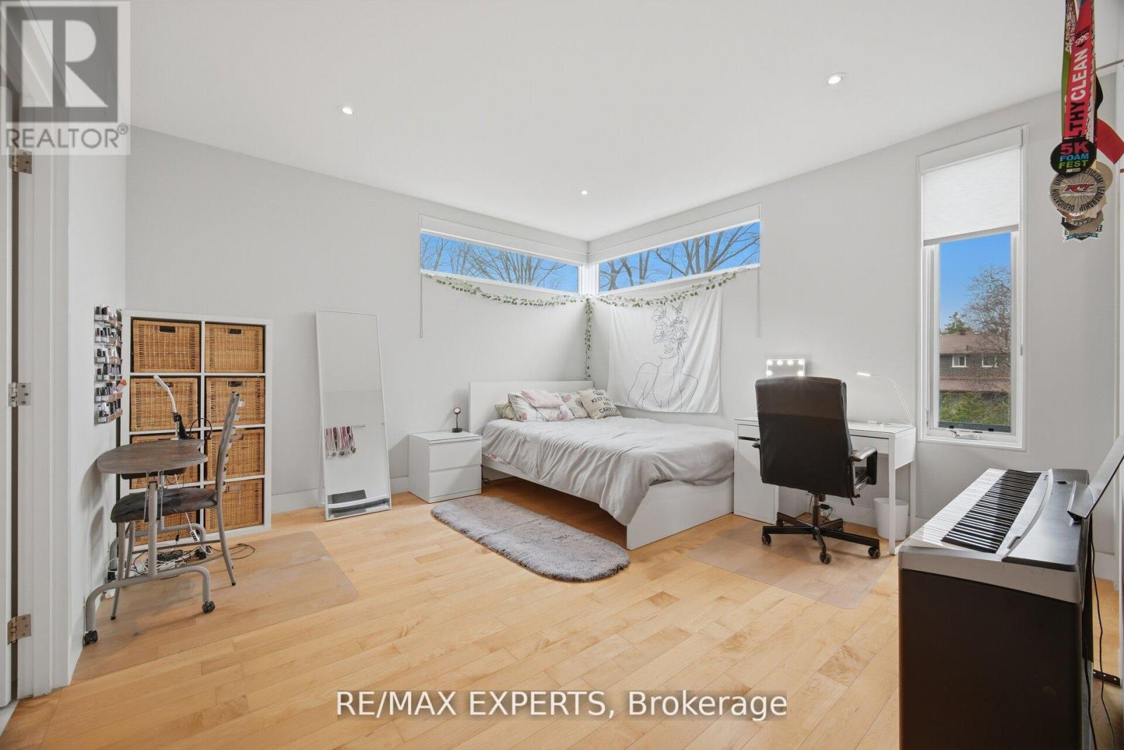1527 Glenhill Crescent Property Photo 31