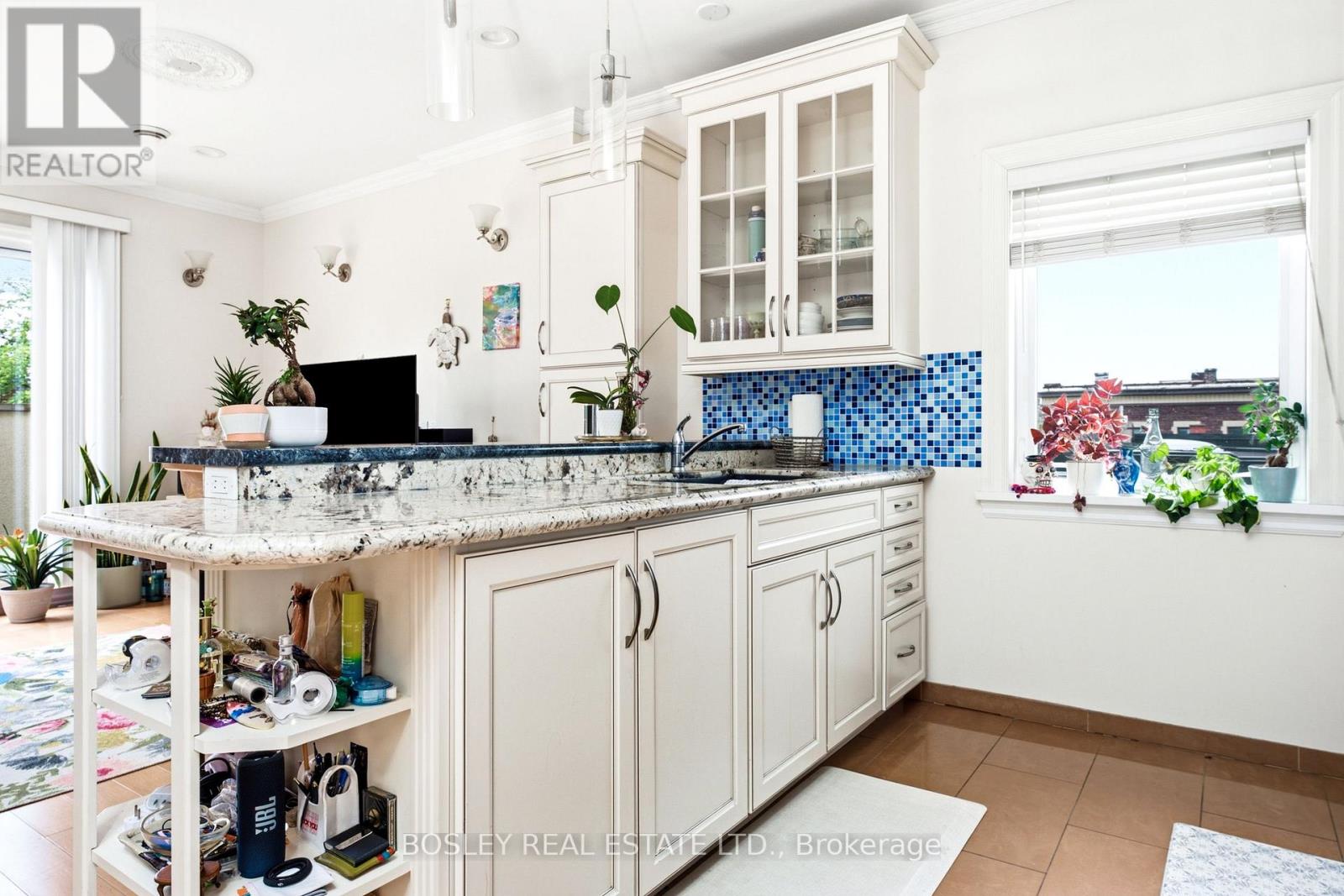 3 - 115 Roncesvalles Avenue Property Photo 10
