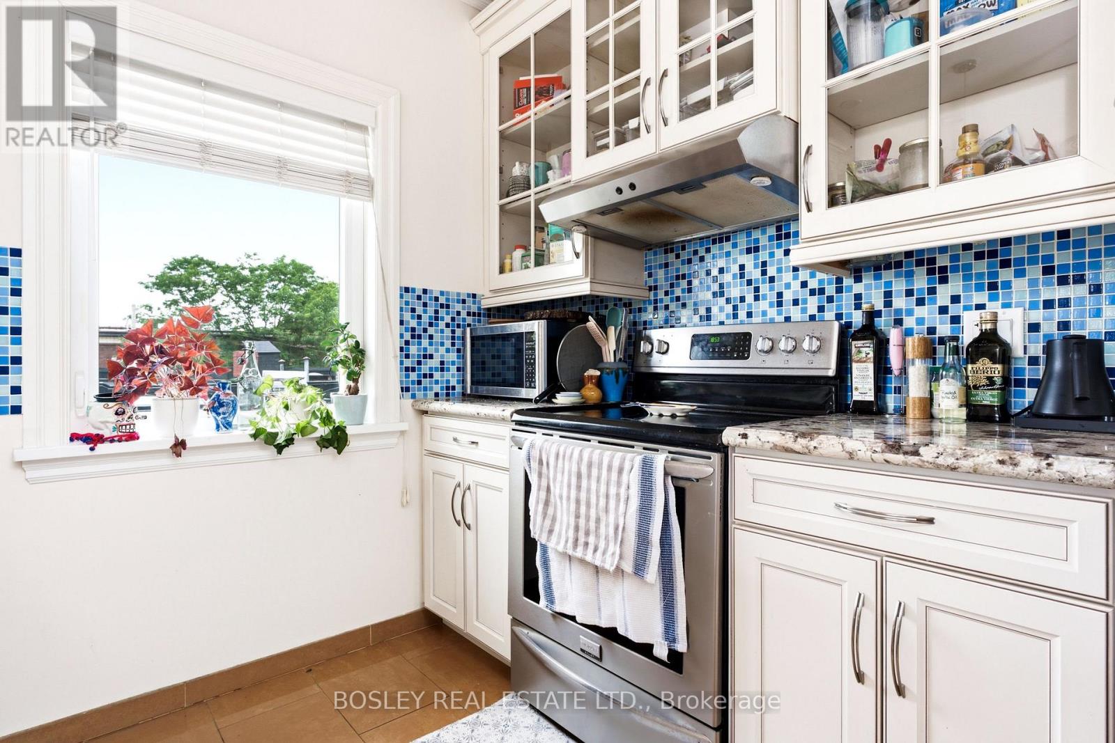 3 - 115 Roncesvalles Avenue Property Photo 11