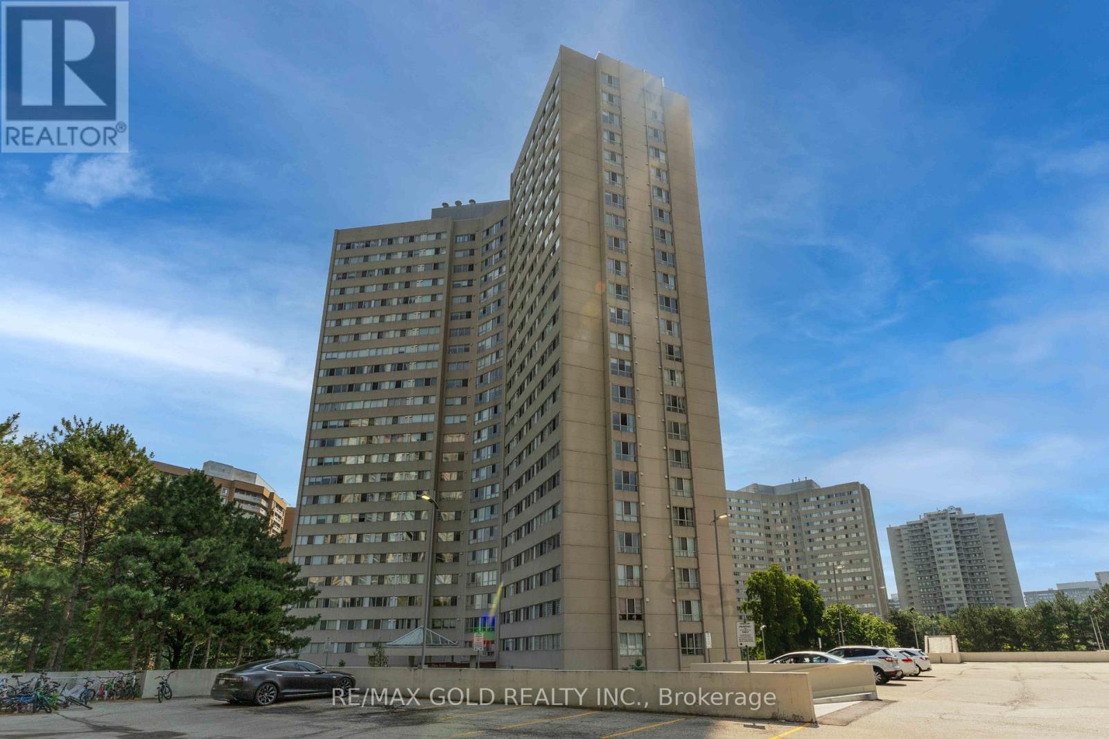 2101 - 3700 Kaneff Crescent Property Photo 1