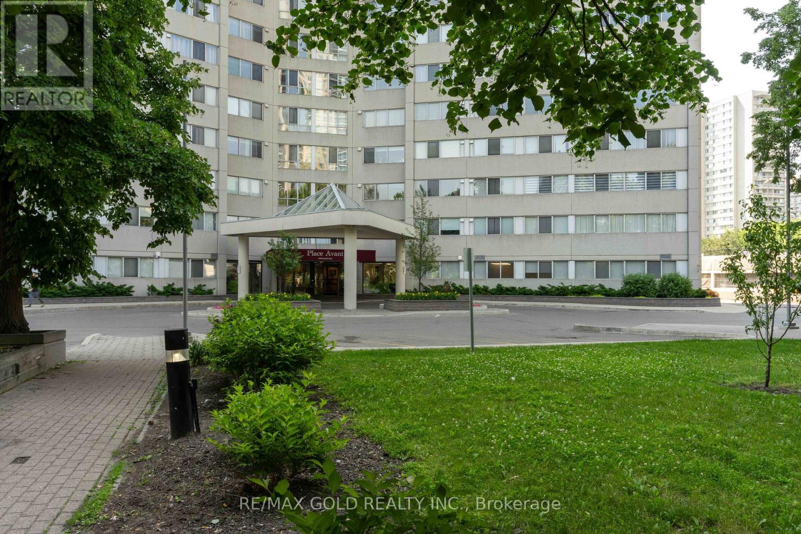 2101 - 3700 Kaneff Crescent Property Photo 4