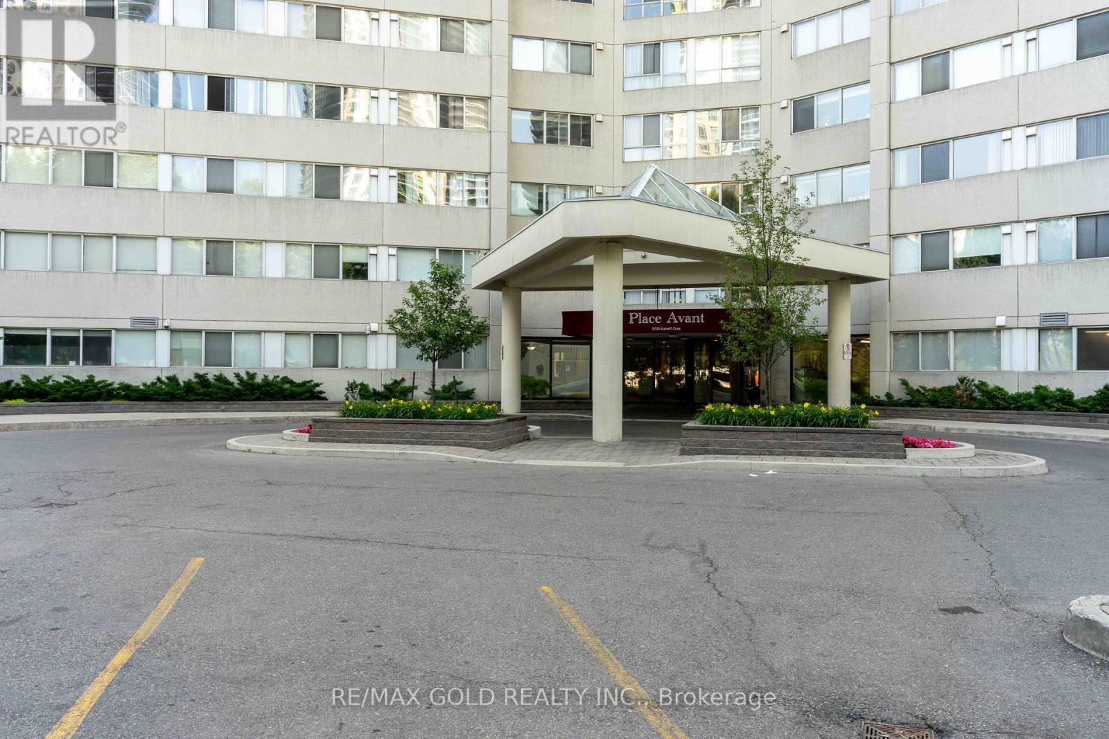 2101 - 3700 Kaneff Crescent Property Photo 5