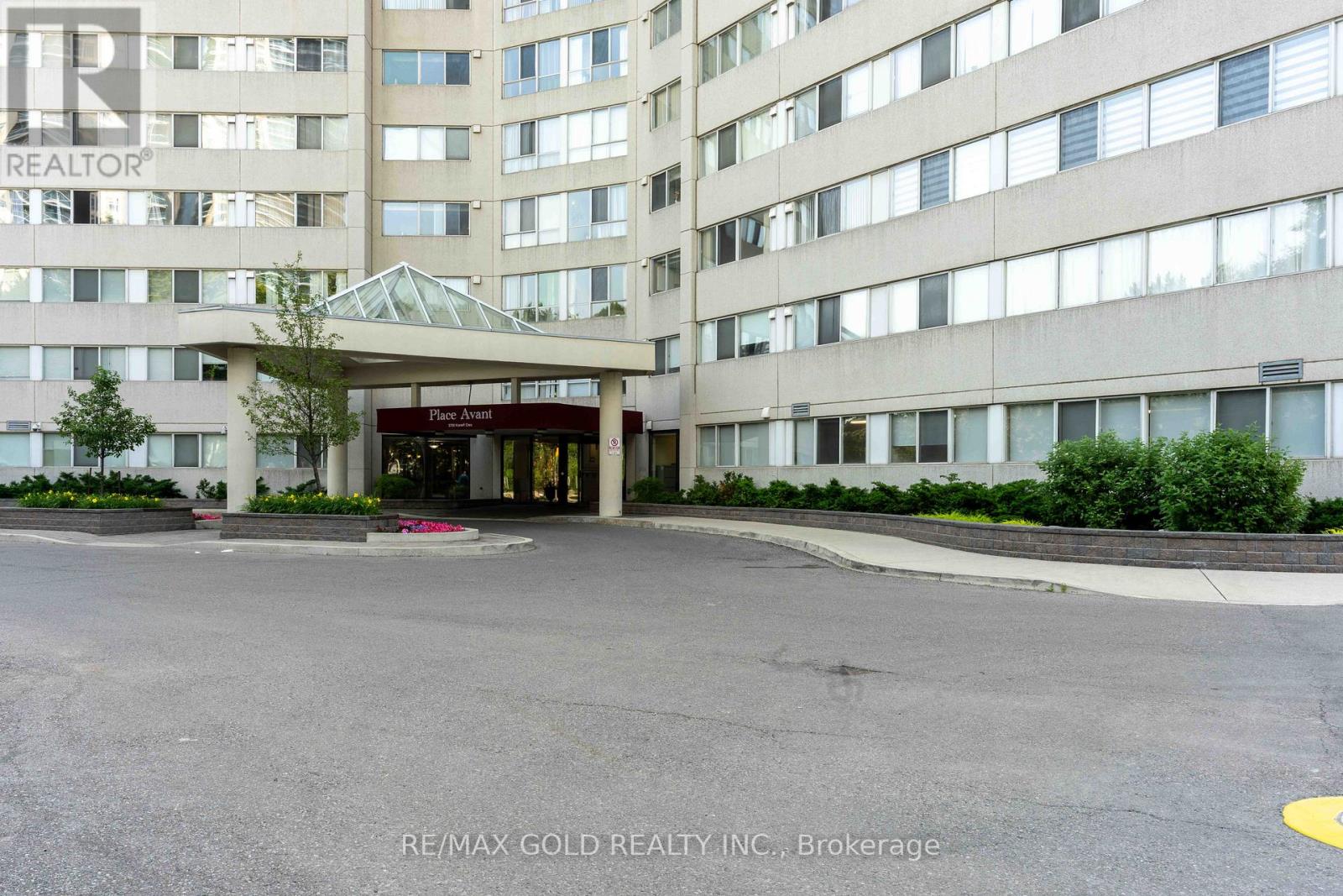 2101 - 3700 Kaneff Crescent Property Photo 6