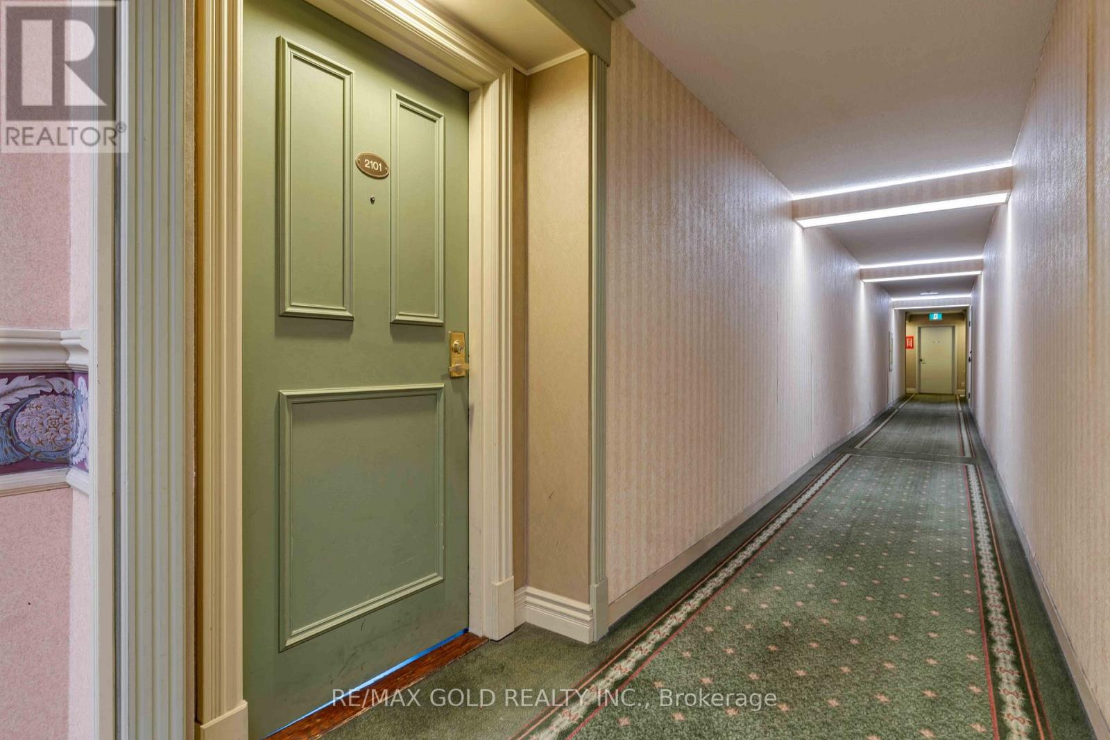 2101 - 3700 Kaneff Crescent Property Photo 8