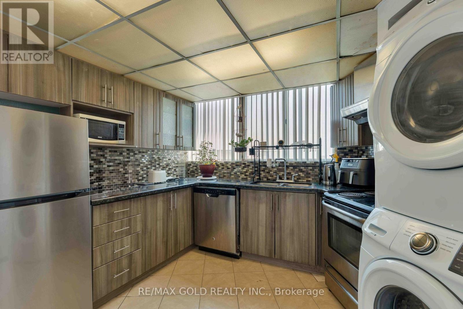 2101 - 3700 Kaneff Crescent Property Photo 19