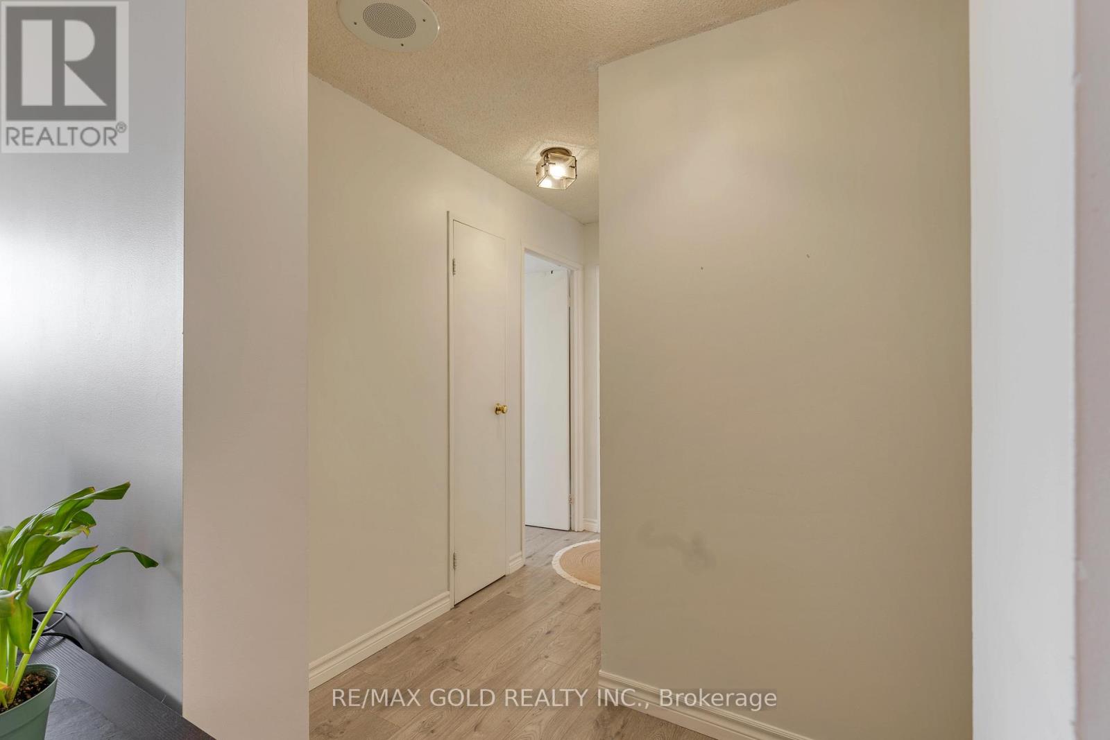 2101 - 3700 Kaneff Crescent Property Photo 23