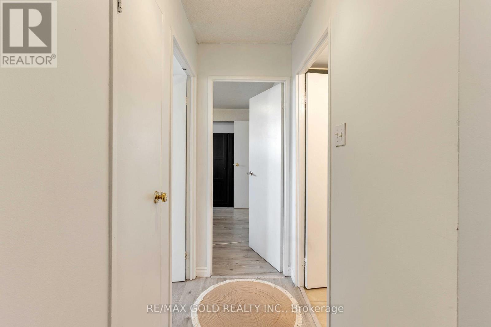 2101 - 3700 Kaneff Crescent Property Photo 24
