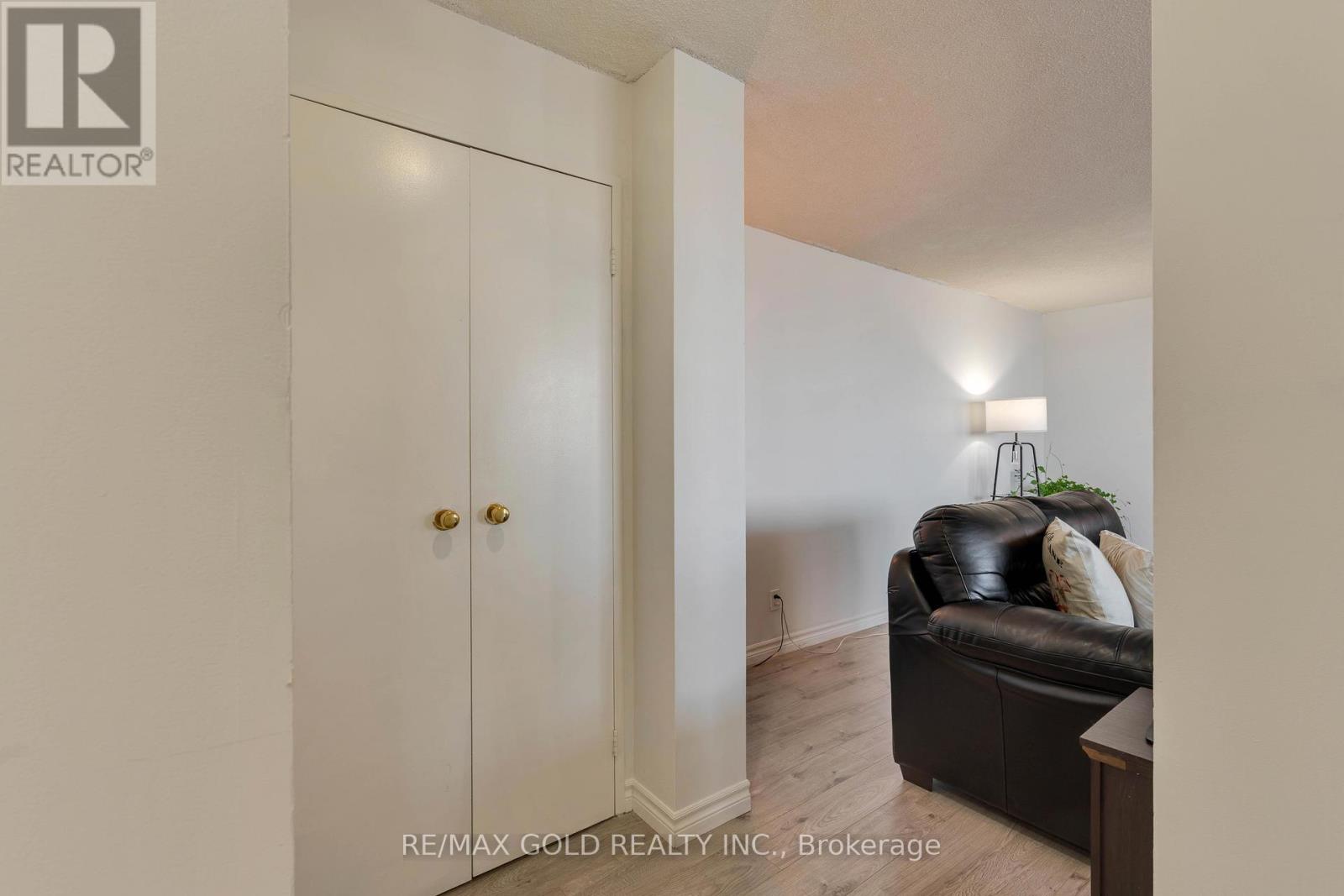 2101 - 3700 Kaneff Crescent Property Photo 26