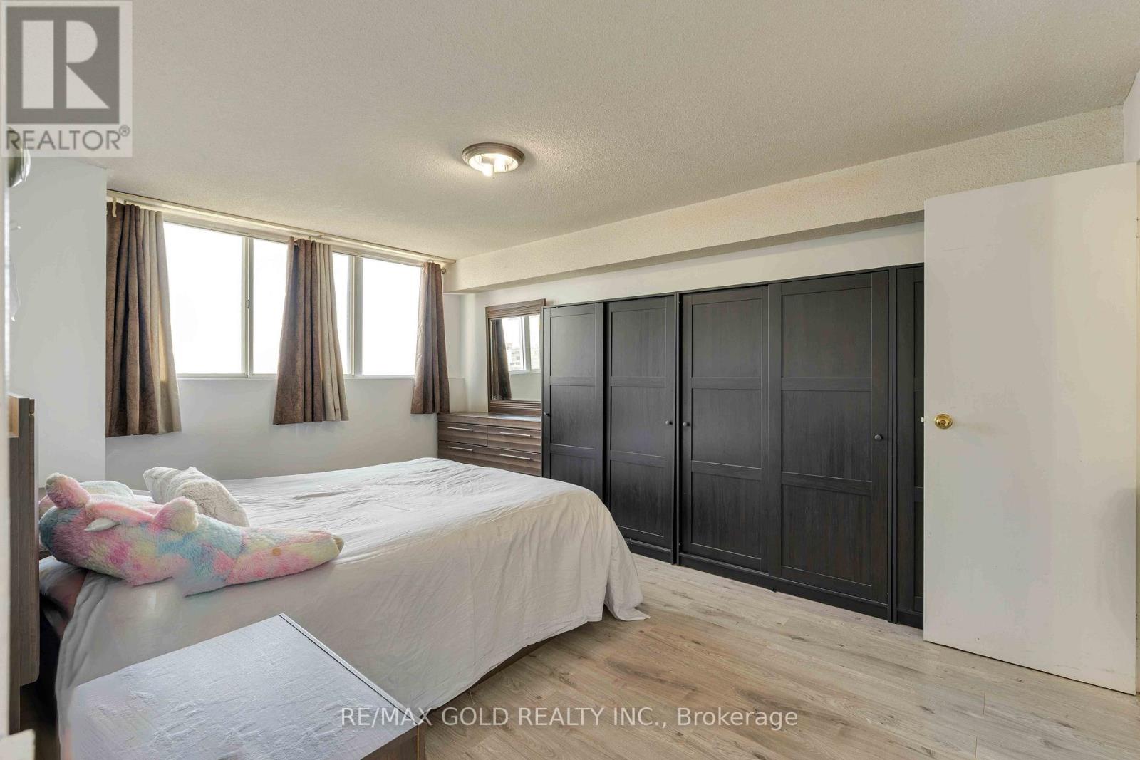 2101 - 3700 Kaneff Crescent Property Photo 29