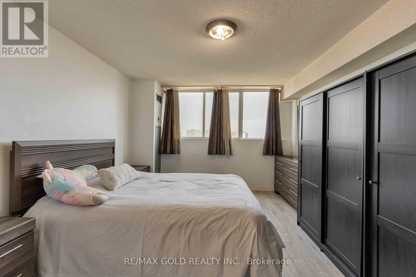 2101 - 3700 Kaneff Crescent Property Photo 30