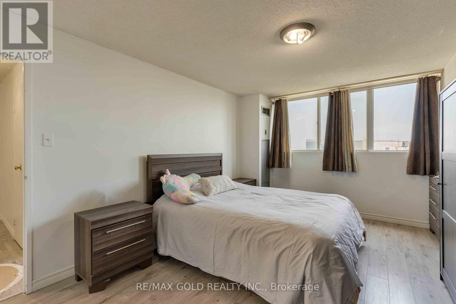 2101 - 3700 Kaneff Crescent Property Photo 31
