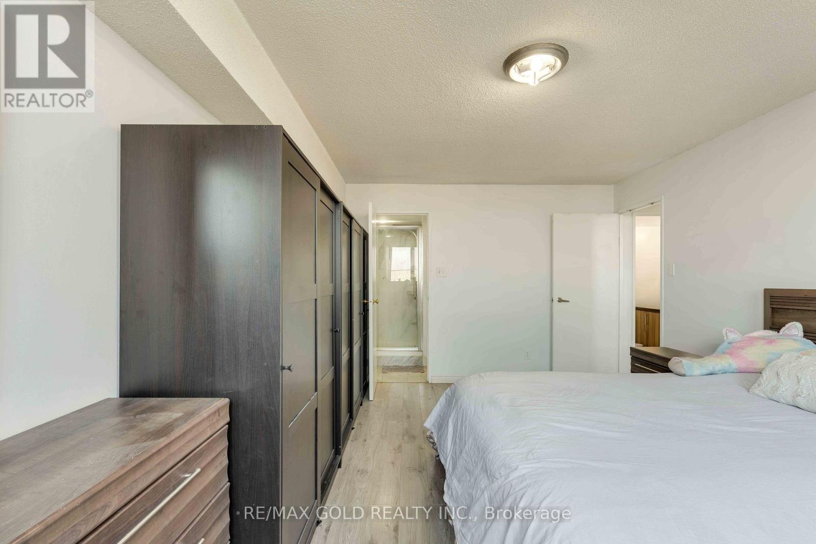 2101 - 3700 Kaneff Crescent Property Photo 32