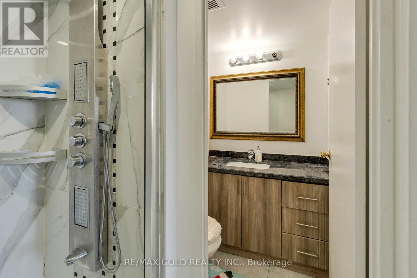 2101 - 3700 Kaneff Crescent Property Photo 33