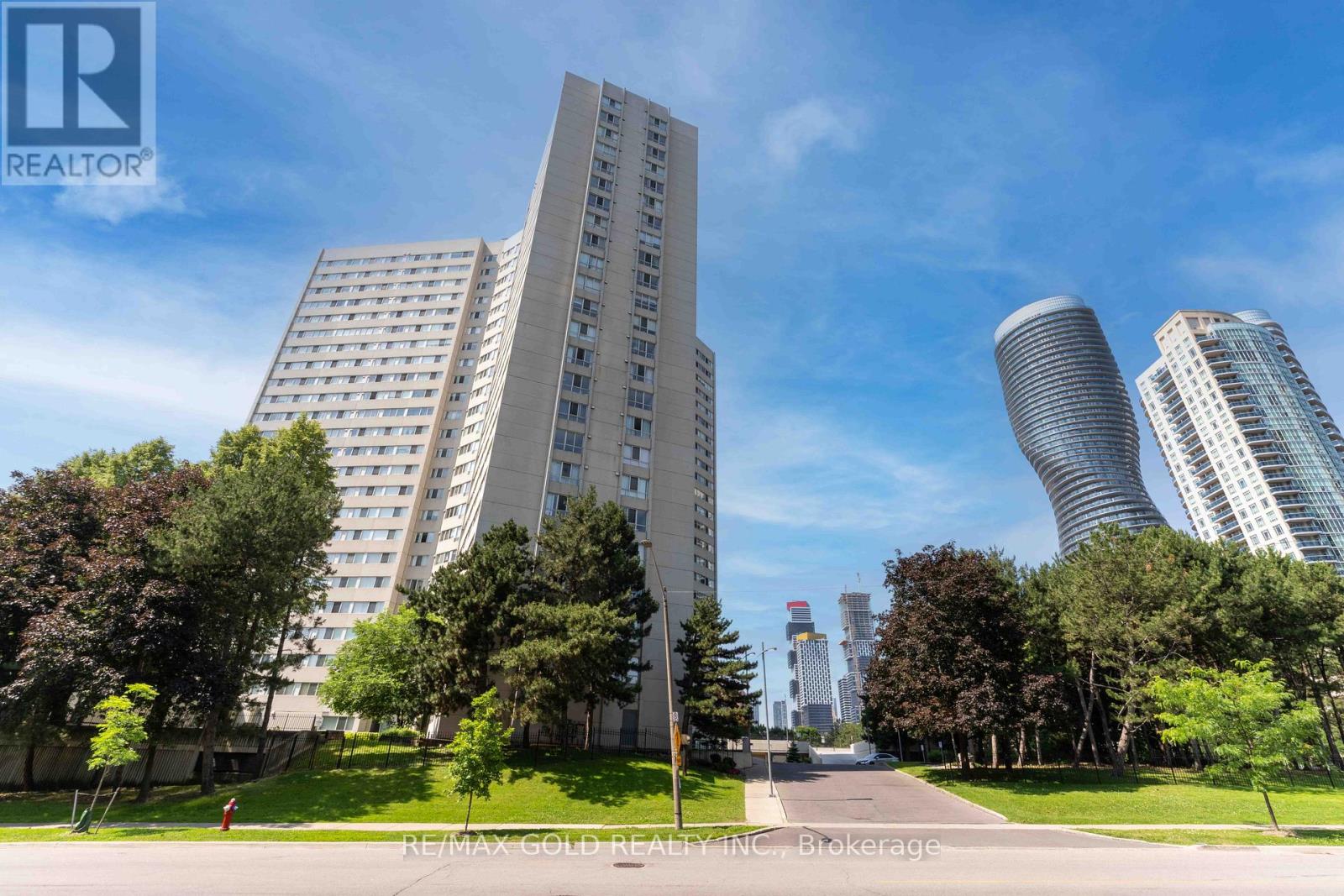2101 - 3700 Kaneff Crescent Property Photo 35