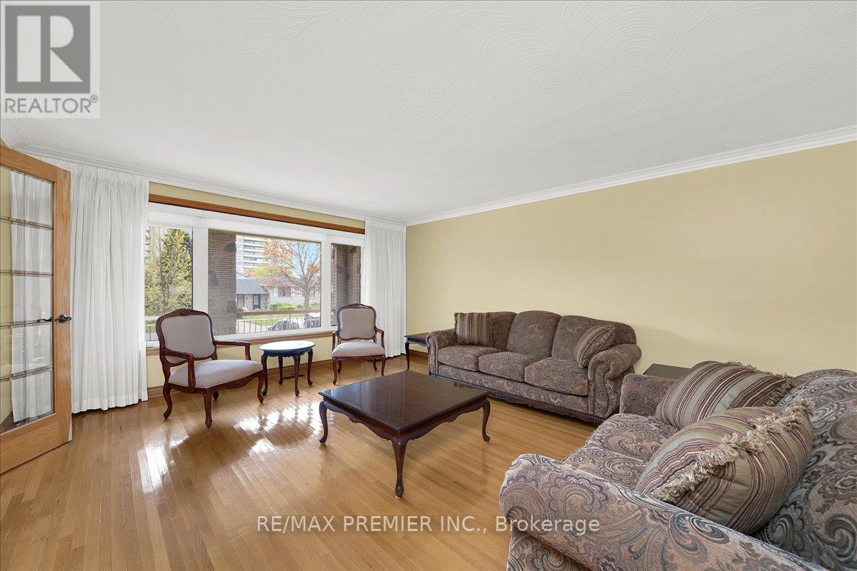 100 Hallsport Crescent Property Photo 7