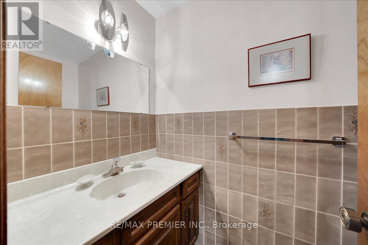 100 Hallsport Crescent Property Photo 11