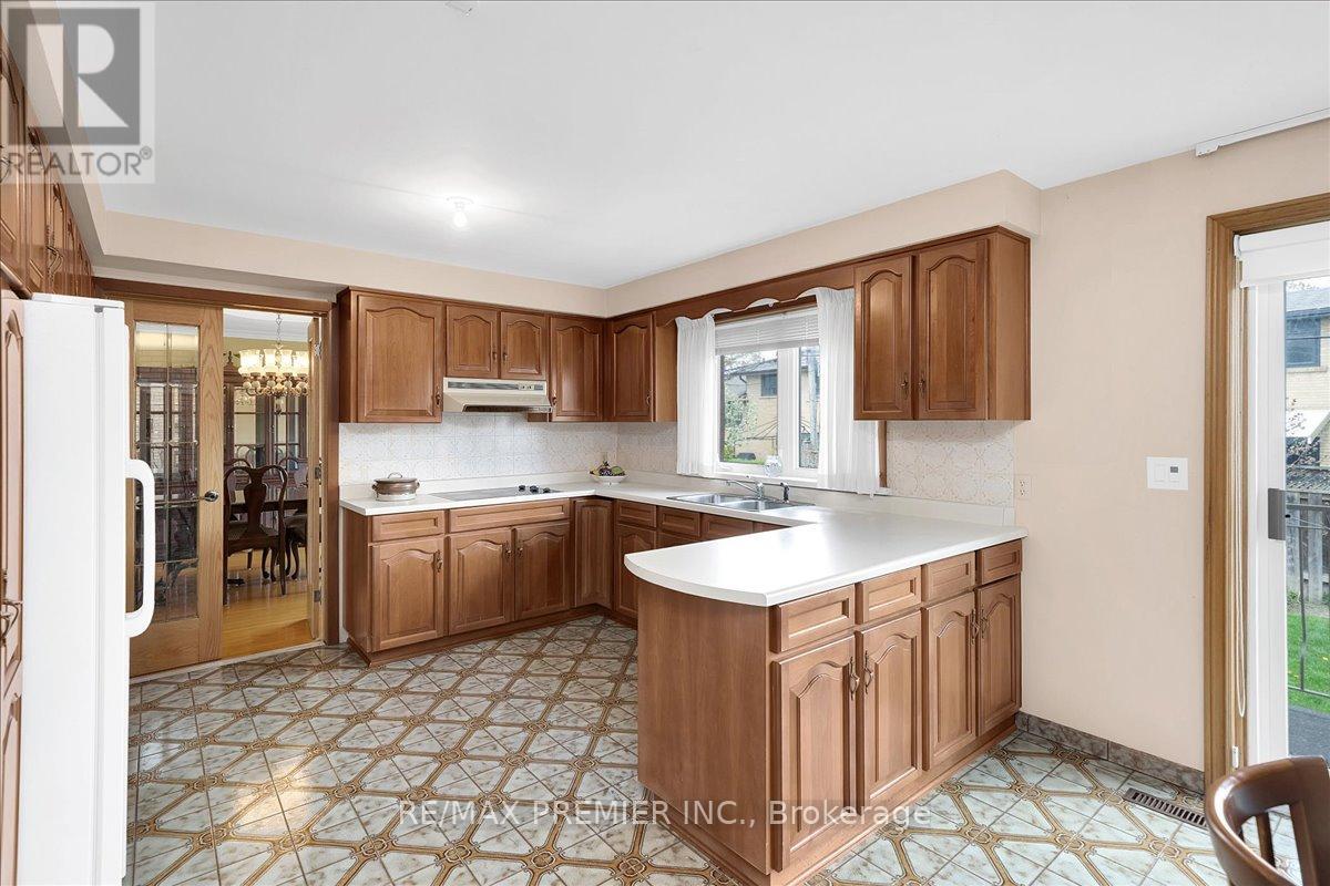 100 Hallsport Crescent Property Photo 14