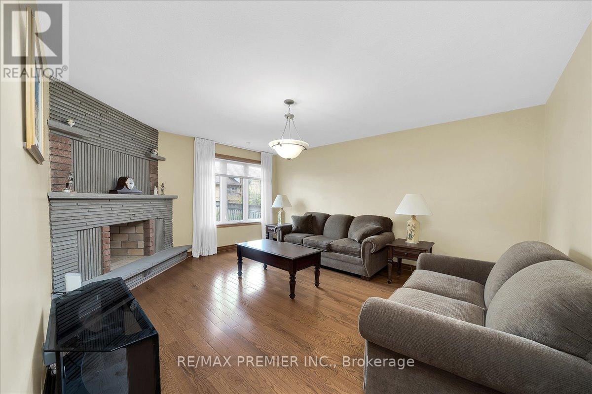 100 Hallsport Crescent Property Photo 17