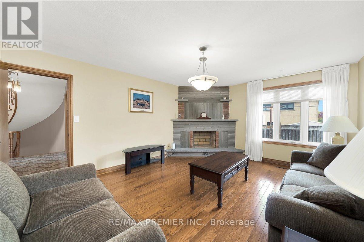 100 Hallsport Crescent Property Photo 18