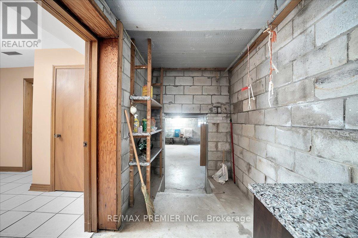 100 Hallsport Crescent Property Photo 35