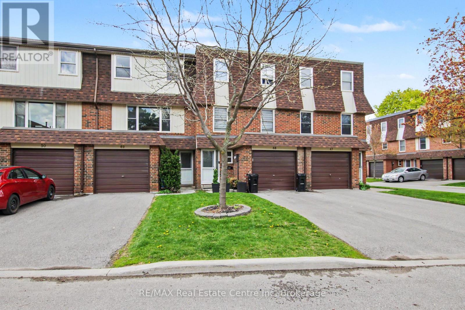 49 - 371 BRONTE STREET S Property Photo 1