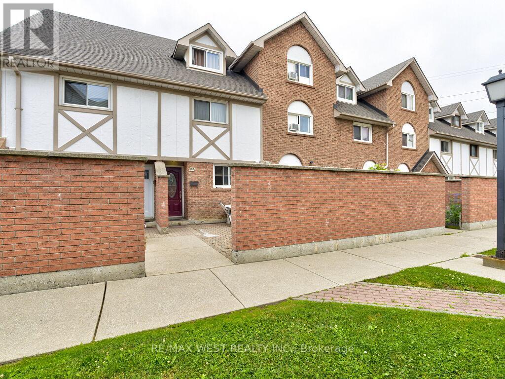 22 - 83 IRWIN ROAD