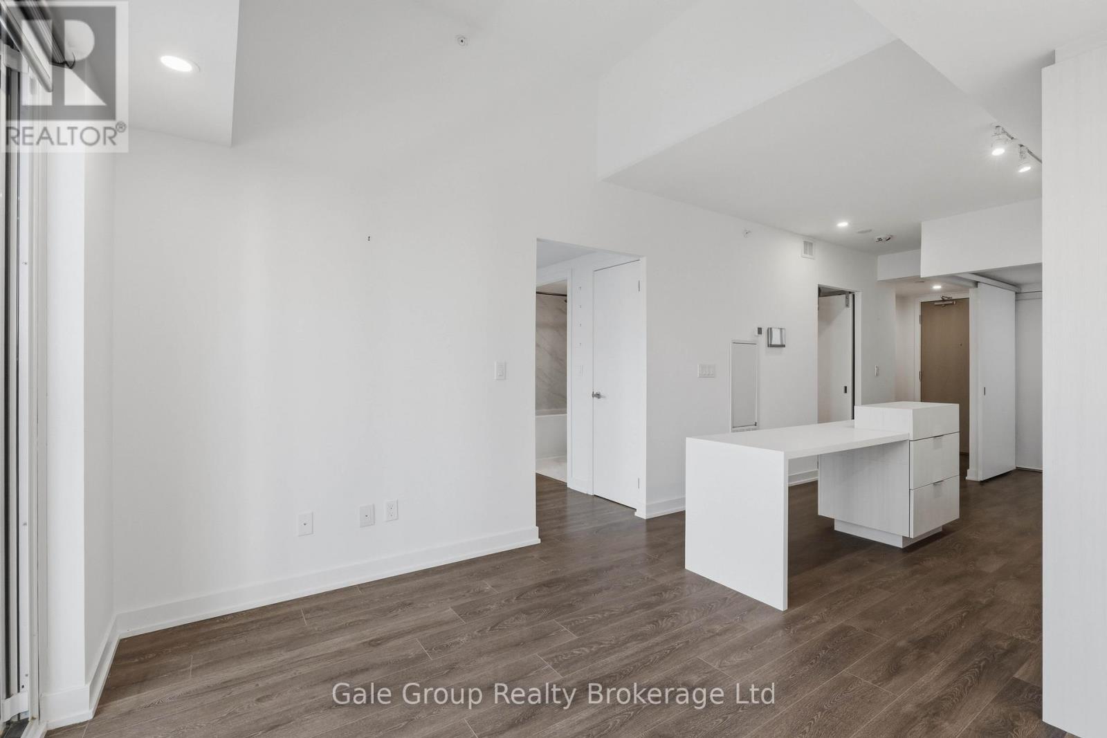 303 - 370 Martha Street Property Photo 10