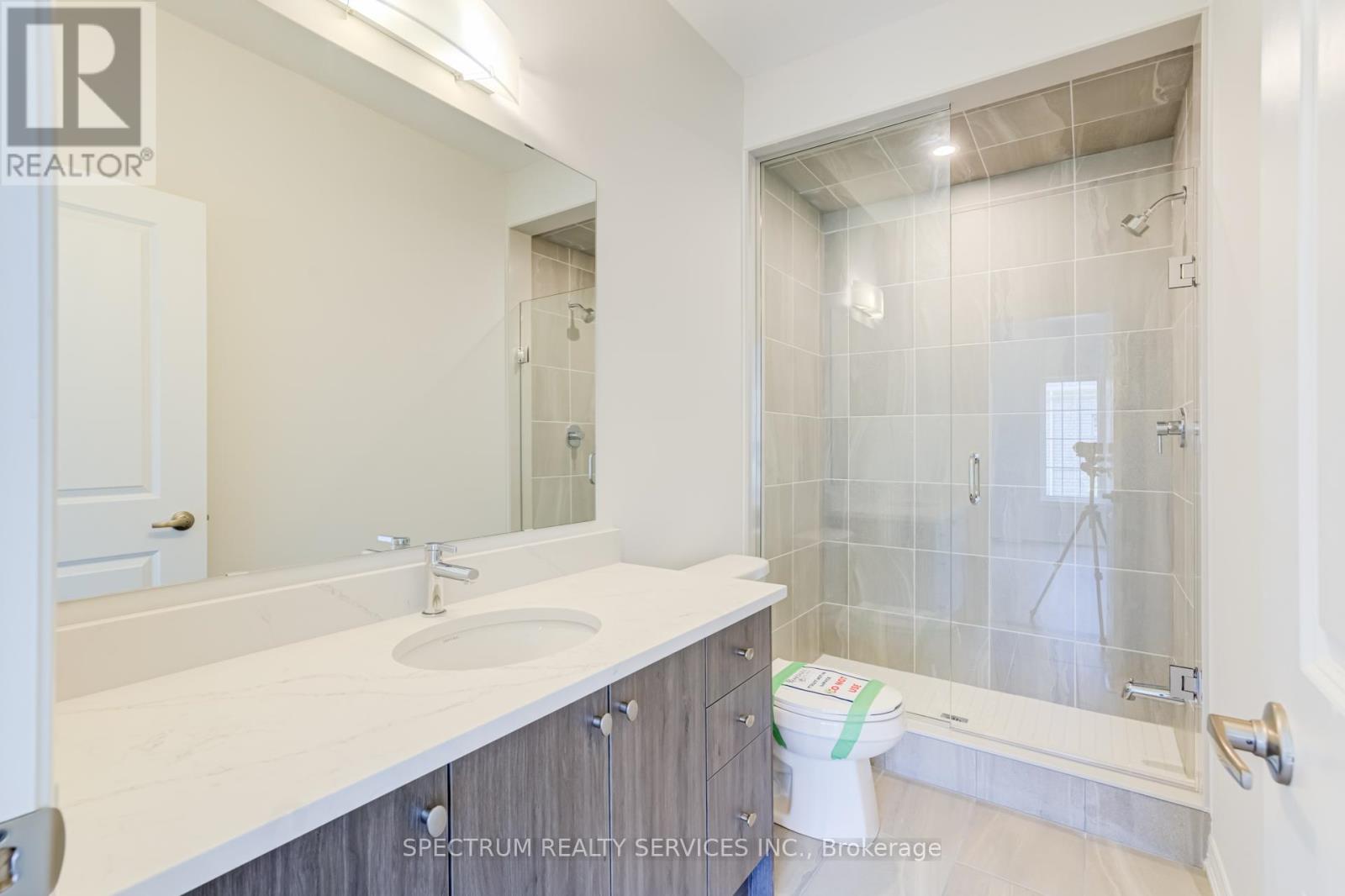 77 Muzzo Drive Property Photo 32