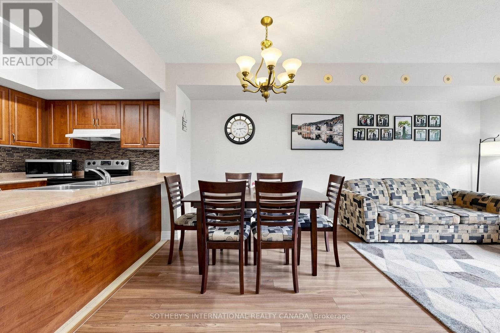 2012 - 3035 Finch Avenue W Property Photo 7