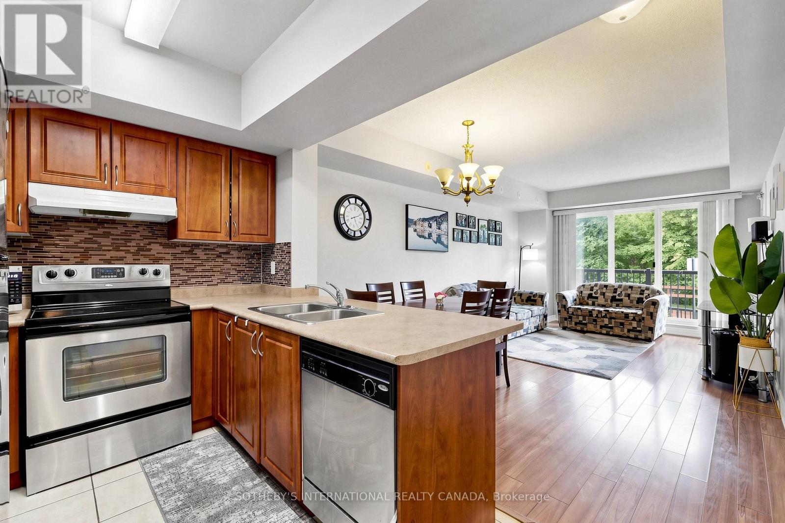 2012 - 3035 Finch Avenue W Property Photo 11