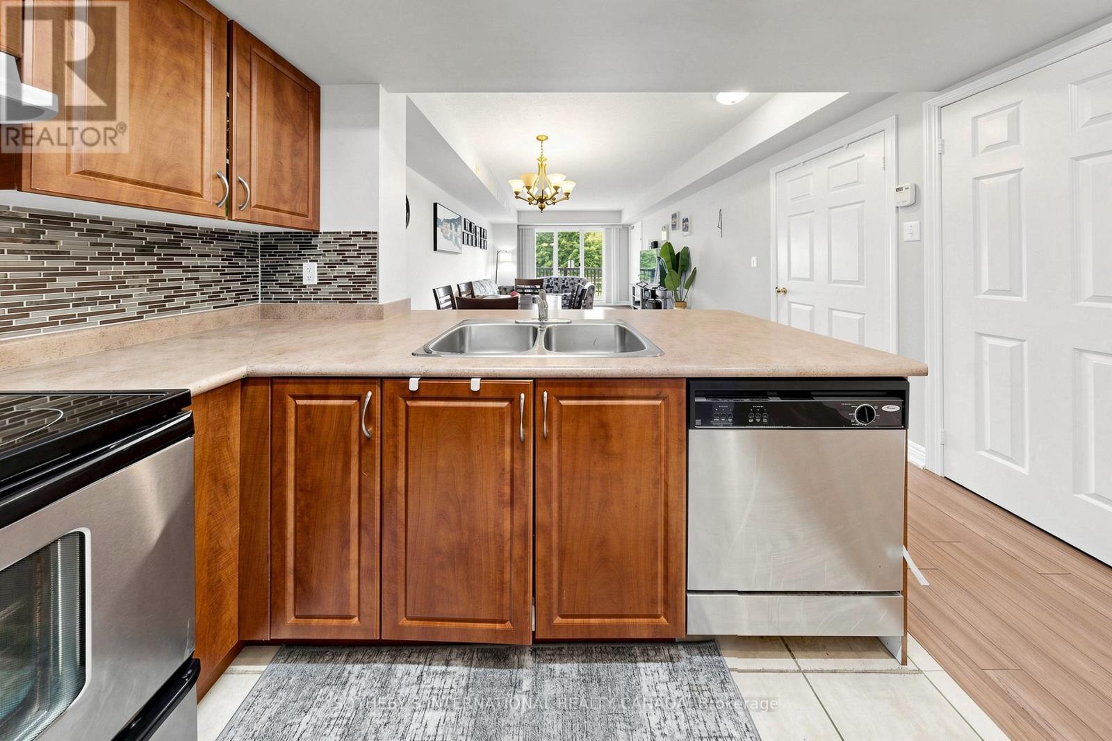 2012 - 3035 Finch Avenue W Property Photo 12
