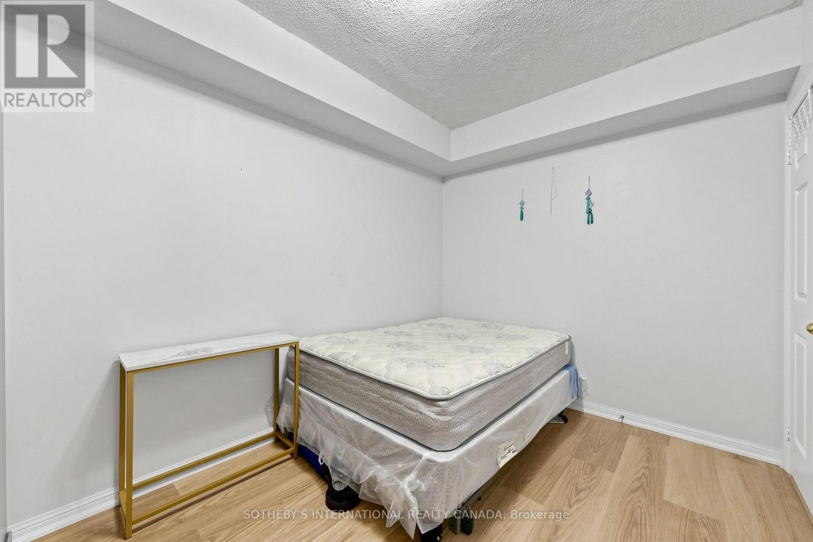 2012 - 3035 Finch Avenue W Property Photo 15