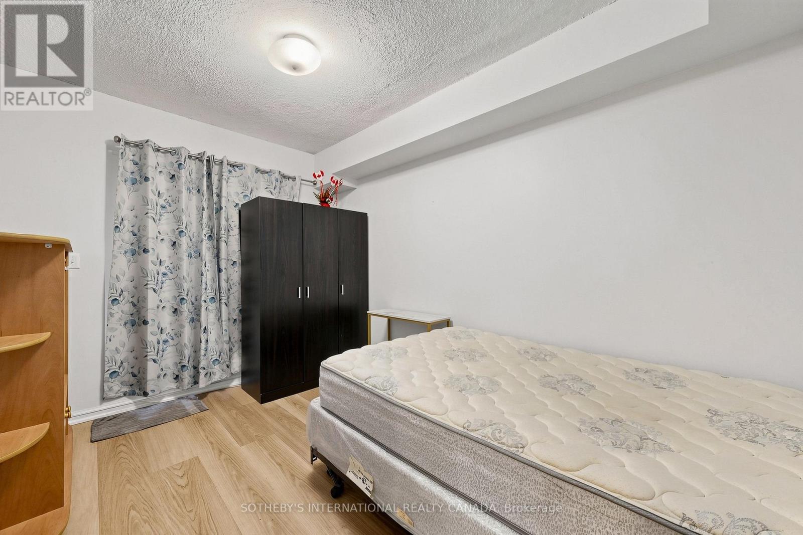 2012 - 3035 Finch Avenue W Property Photo 17