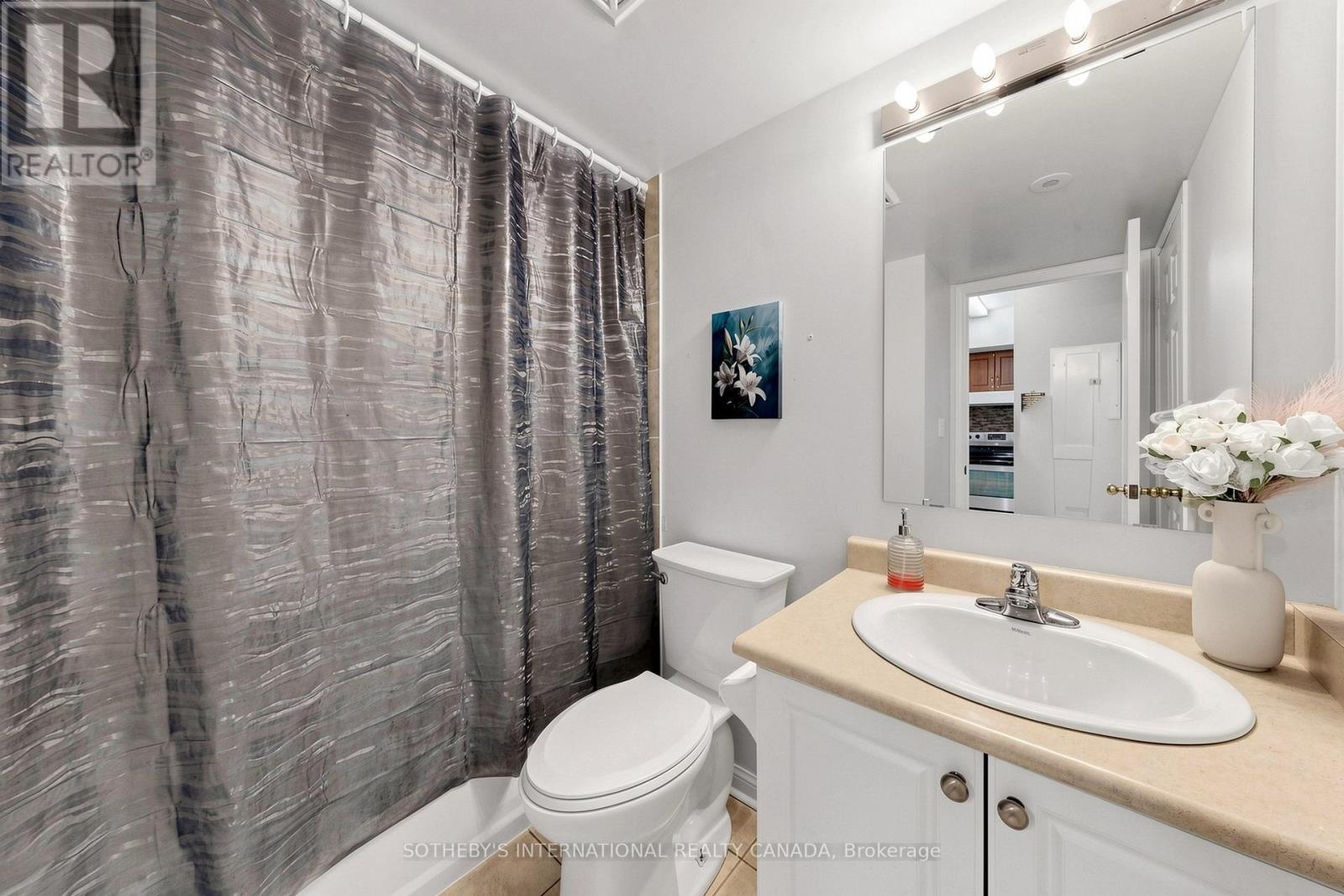 2012 - 3035 Finch Avenue W Property Photo 18