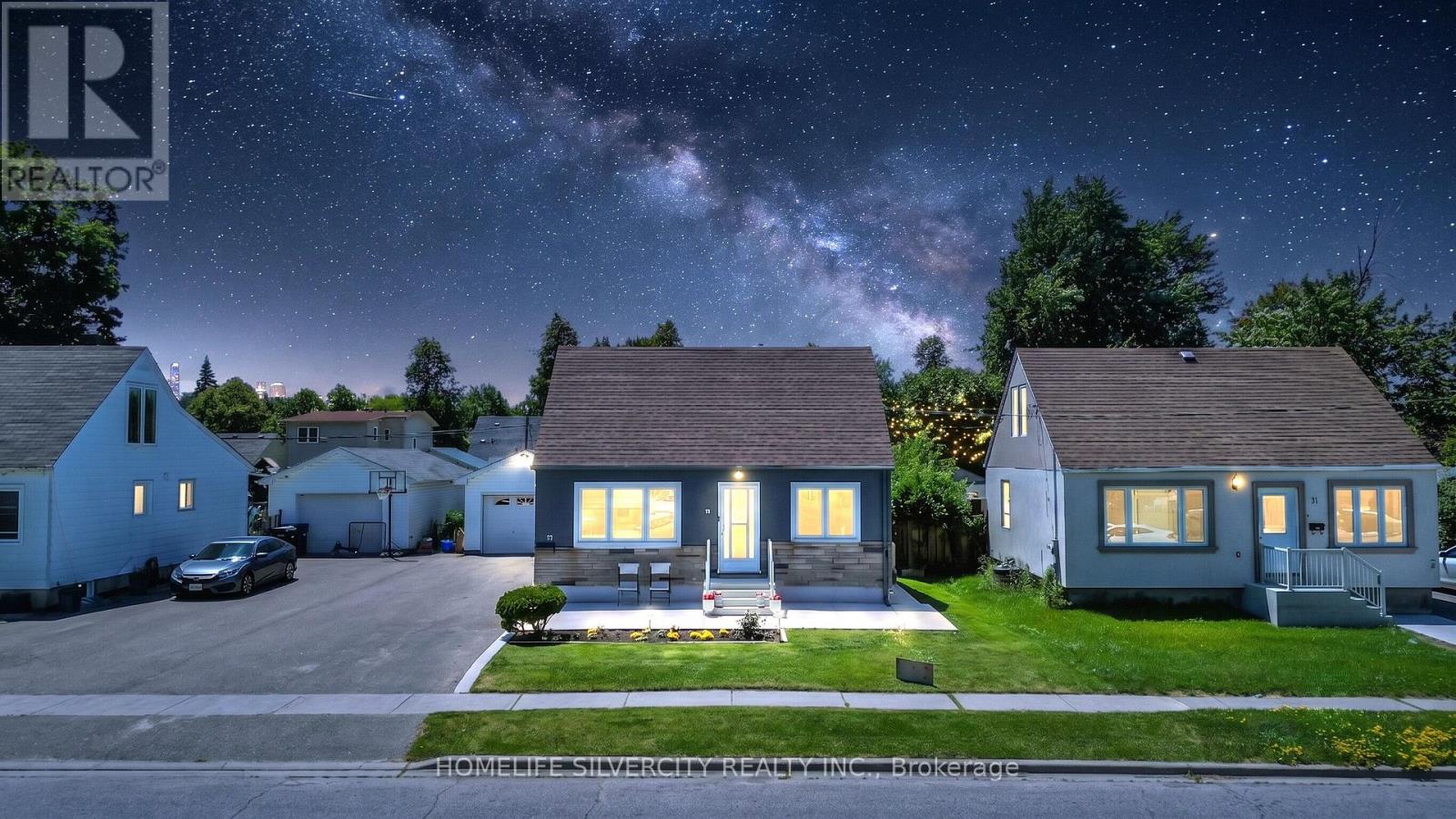 19 PLEASANTVIEW AVENUE