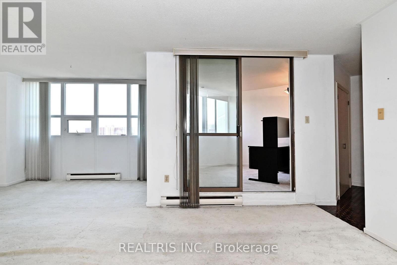 807 - 2323 Confederation Parkway Property Photo 18