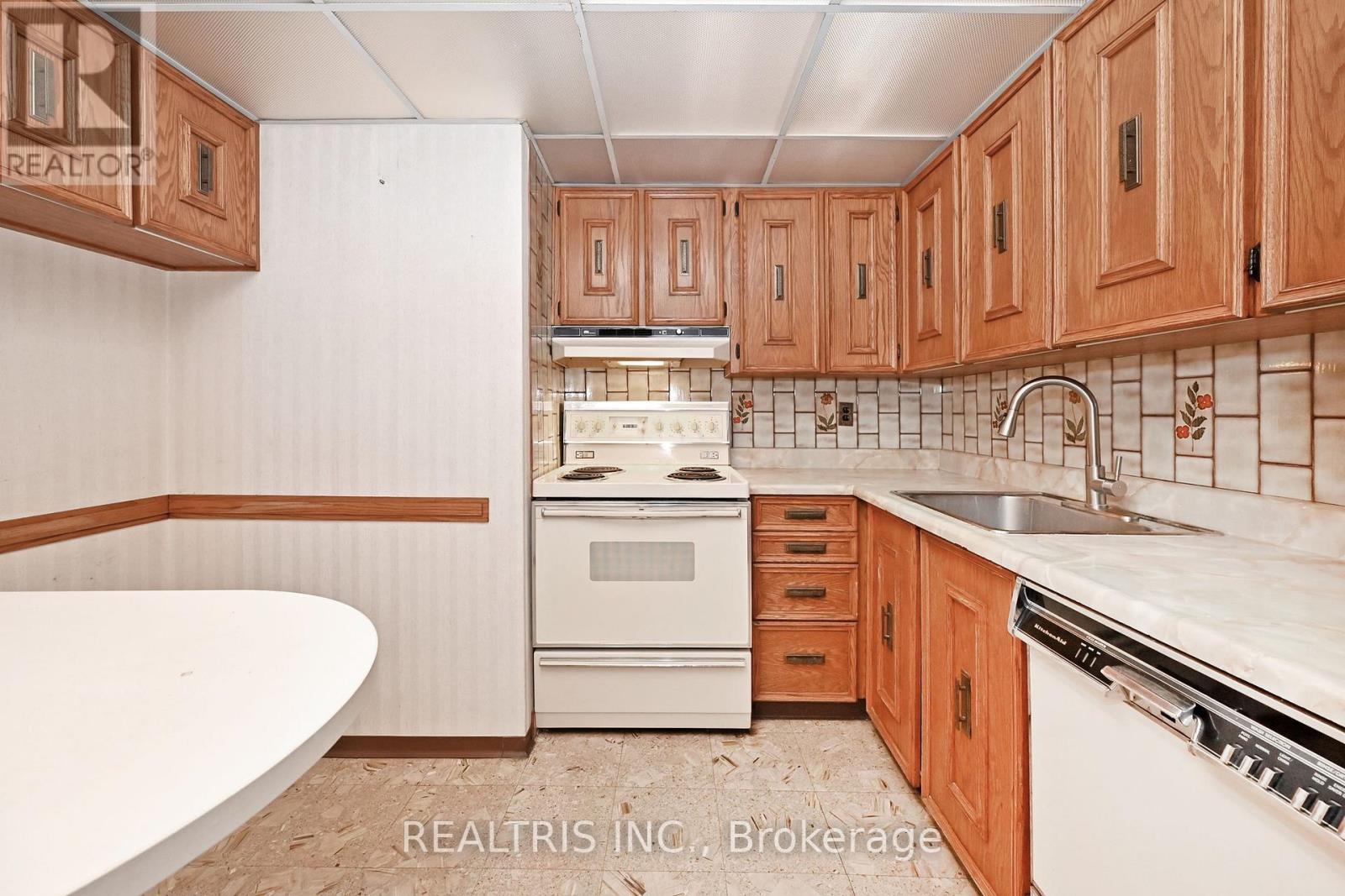 807 - 2323 Confederation Parkway Property Photo 24