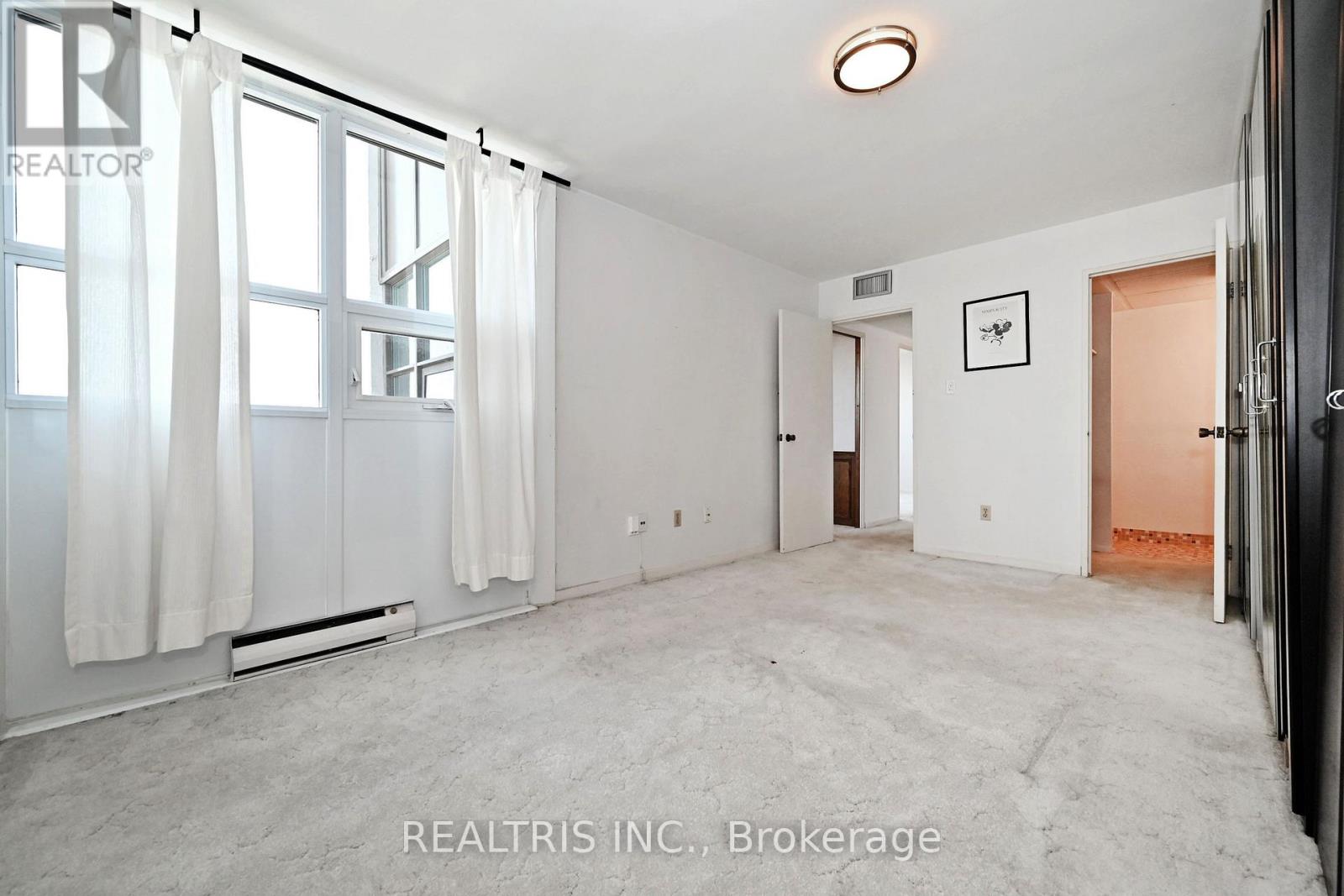 807 - 2323 Confederation Parkway Property Photo 32