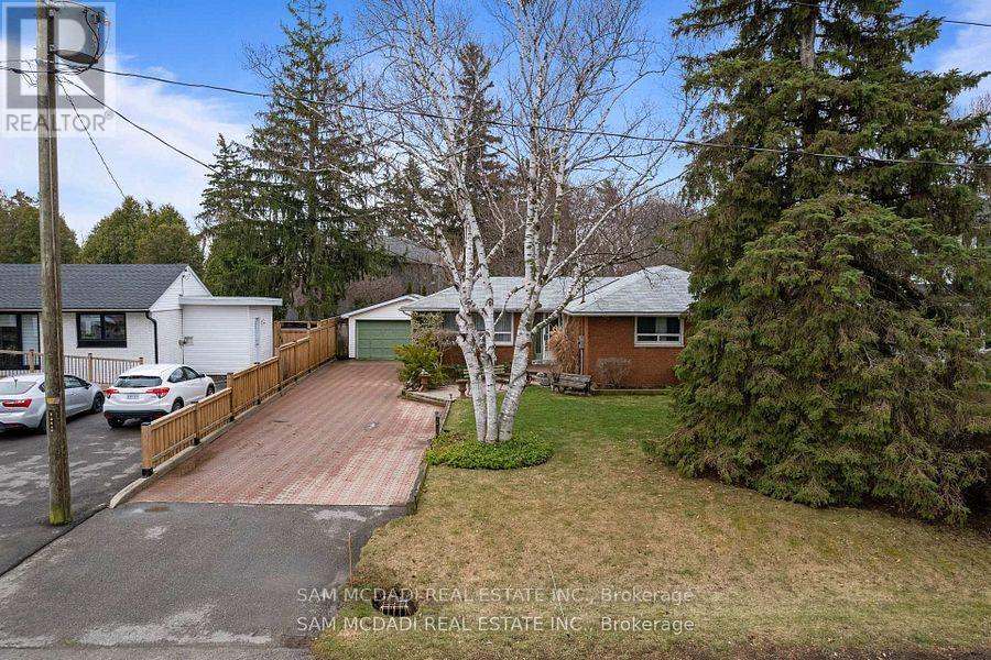 2470 Meadowood Crescent Property Photo 5