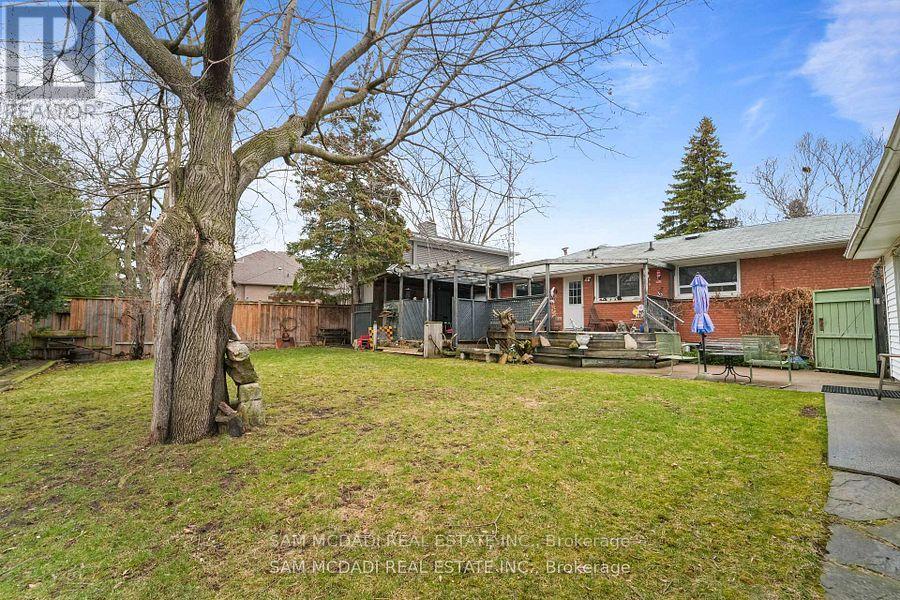 2470 Meadowood Crescent Property Photo 9
