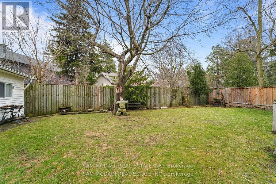 2470 Meadowood Crescent Property Photo 10